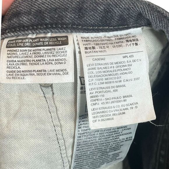 Levi’s High Rise Distressed Denim Cut Off Shorts Women’s Size 31 Black Rigid - Picture 7 of 11